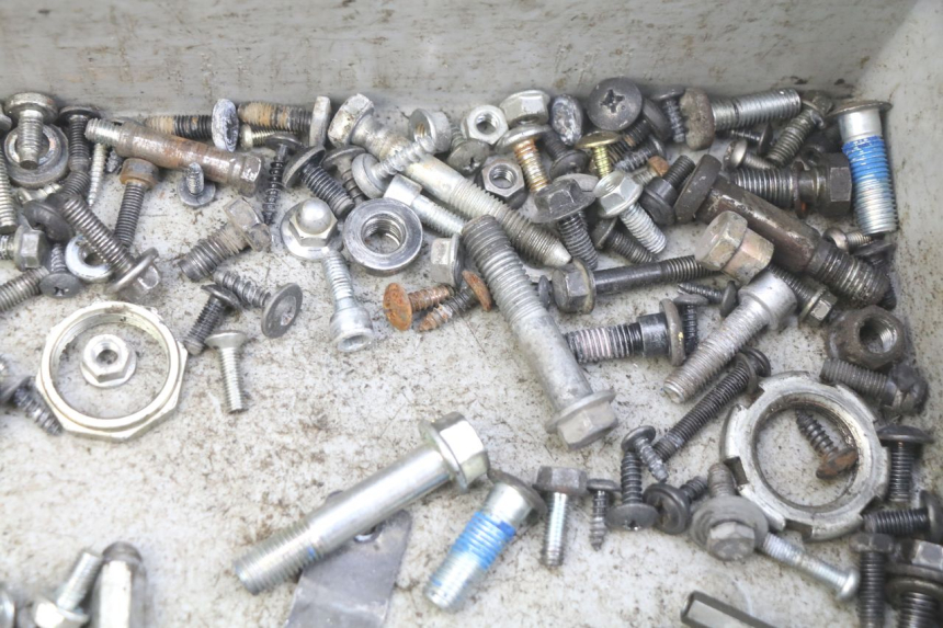 photo de TORBA ZESTAW ŚRUB I WKRĘTÓW KYMCO AGILITY 4T 50 (2018 - 2022) - Zbliżenie techniczne