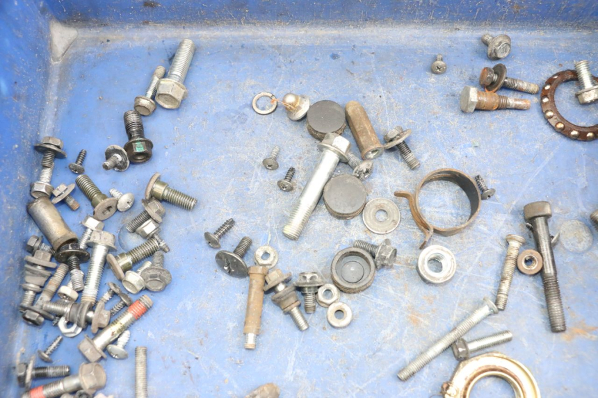 photo de TORBA ZESTAW ŚRUB I WKRĘTÓW KYMCO AGILITY 4T 50 (2018 - 2022) - Inny kąt widzenia