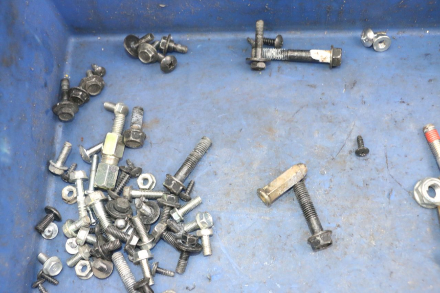 photo de TORBA ZESTAW ŚRUB I WKRĘTÓW KYMCO AGILITY 4T 50 (2018 - 2022) - Inny kąt widzenia