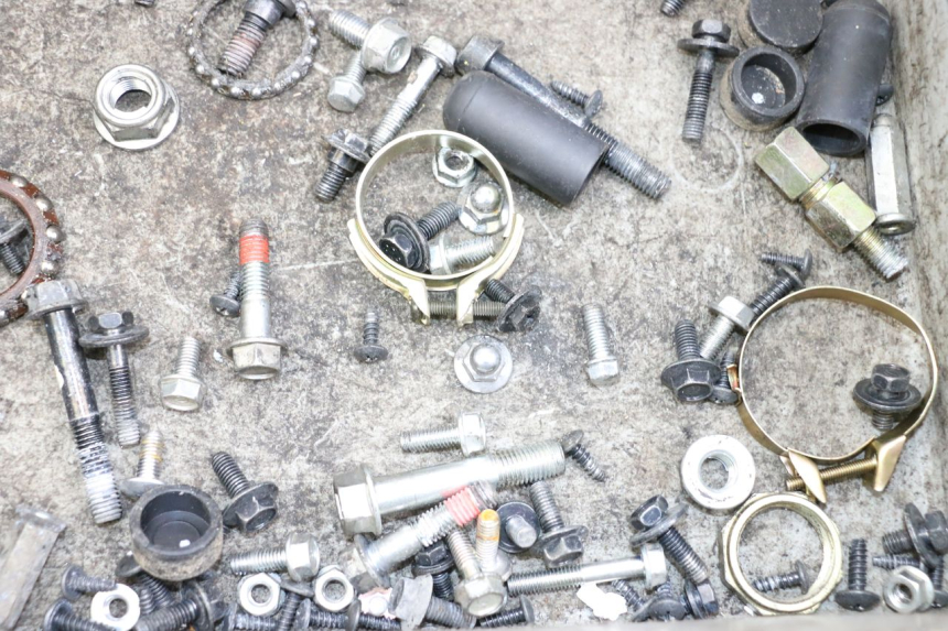 photo de TORBA ZESTAW ŚRUB I WKRĘTÓW KYMCO AGILITY 4T 50 (2018 - 2022) - Zoom stanu zużycia