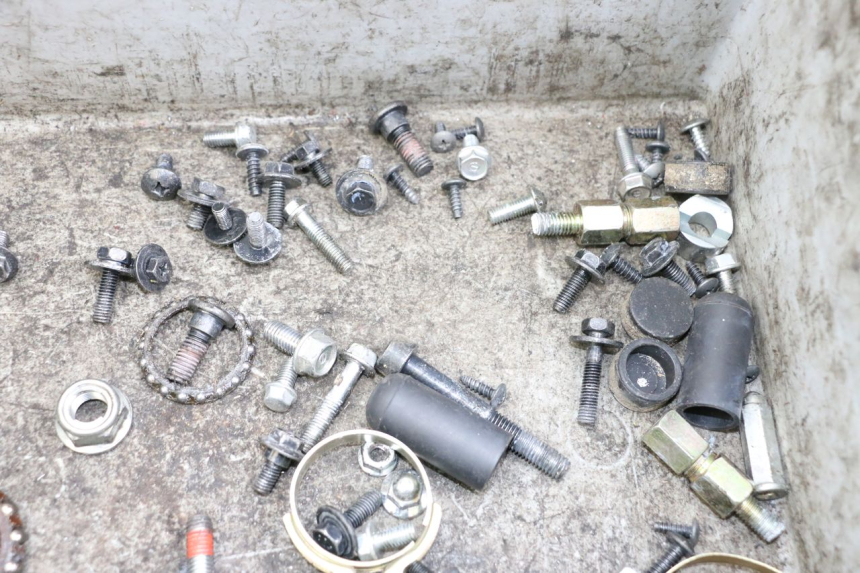 photo de TORBA ZESTAW ŚRUB I WKRĘTÓW KYMCO AGILITY 4T 50 (2018 - 2022) - Inny kąt widzenia