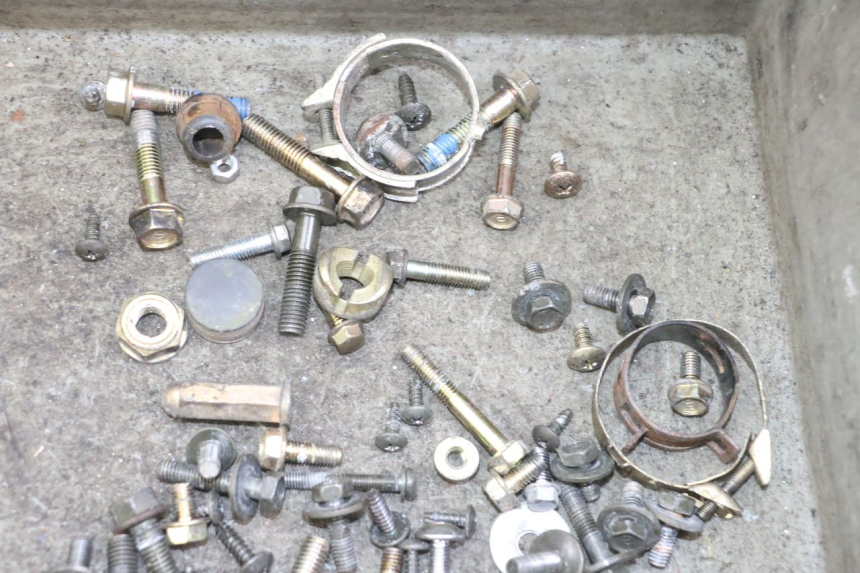 photo de WOREK ŚRUB I WKRĘTÓW KYMCO AGILITY 4T 50 (2005 - 2018) - Inny kąt widzenia