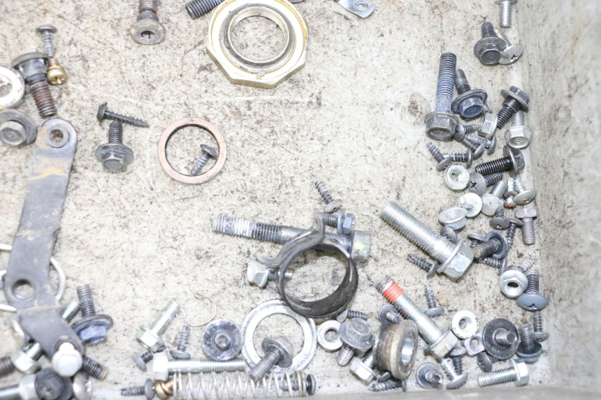 photo de TORBA ZESTAW ŚRUB I WKRĘTÓW KYMCO AGILITY 4T 50 (2018 - 2022) - Inny kąt widzenia