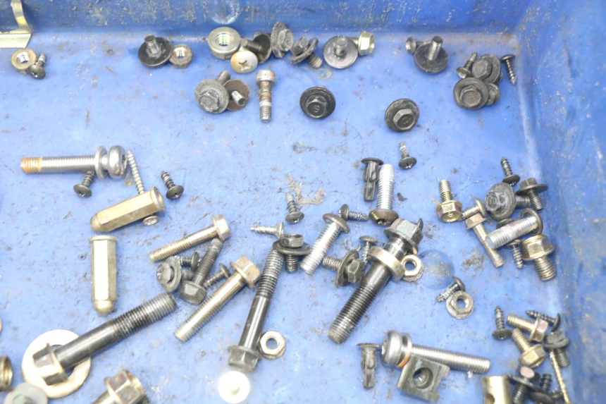 photo de TORBA ZESTAW ŚRUB I WKRĘTÓW KYMCO AGILITY CITY 2T 50 (2008 - 2016) - Zoom stanu zużycia