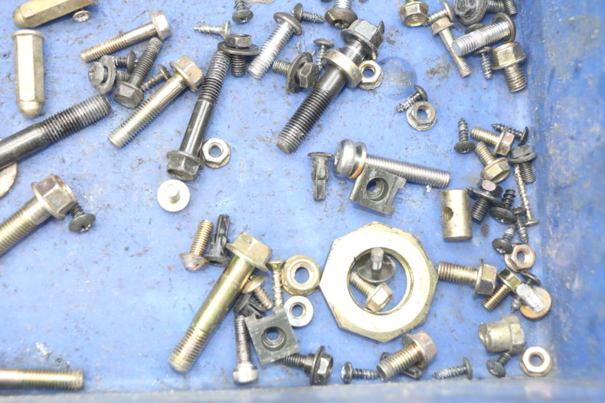 photo de TORBA ZESTAW ŚRUB I WKRĘTÓW KYMCO AGILITY CITY 2T 50 (2008 - 2016) - Inny kąt widzenia