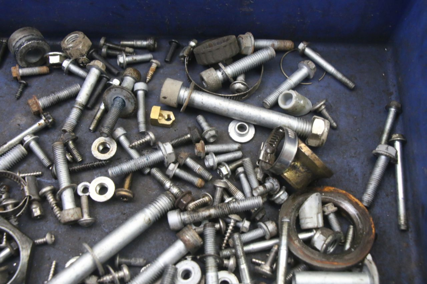 photo de TORBA ZESTAW ŚRUB I WKRĘTÓW APRILIA ATLANTIC 125 (2003 - 2009) - Zoom stanu zużycia