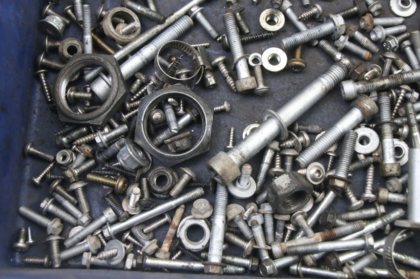 photo de TORBA ZESTAW ŚRUB I WKRĘTÓW APRILIA ATLANTIC 125 (2003 - 2009) - Inny kąt widzenia