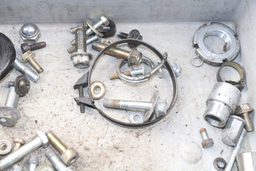 photo de WOREK ŚRUB I ŚRUBEK HYOSUNG AQUILA GV 125 (2009 - 2016) - Inny kąt widzenia