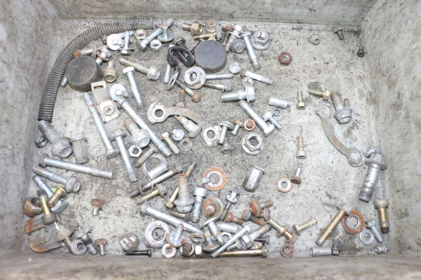 photo de WOREK ŚRUB I WKRĘTÓW HYOSUNG GV AQUILA 125 (2000 - 2009) - Widok główny