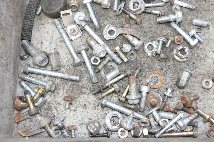 photo de WOREK ŚRUB I WKRĘTÓW HYOSUNG GV AQUILA 125 (2000 - 2009) - Zoom stanu zużycia