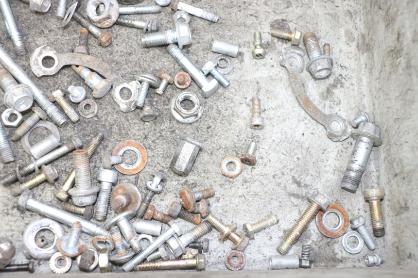 photo de WOREK ŚRUB I WKRĘTÓW HYOSUNG GV AQUILA 125 (2000 - 2009) - Inny kąt widzenia