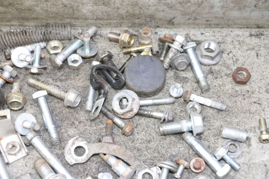 photo de WOREK ŚRUB I WKRĘTÓW HYOSUNG GV AQUILA 125 (2000 - 2009) - Zbliżenie techniczne