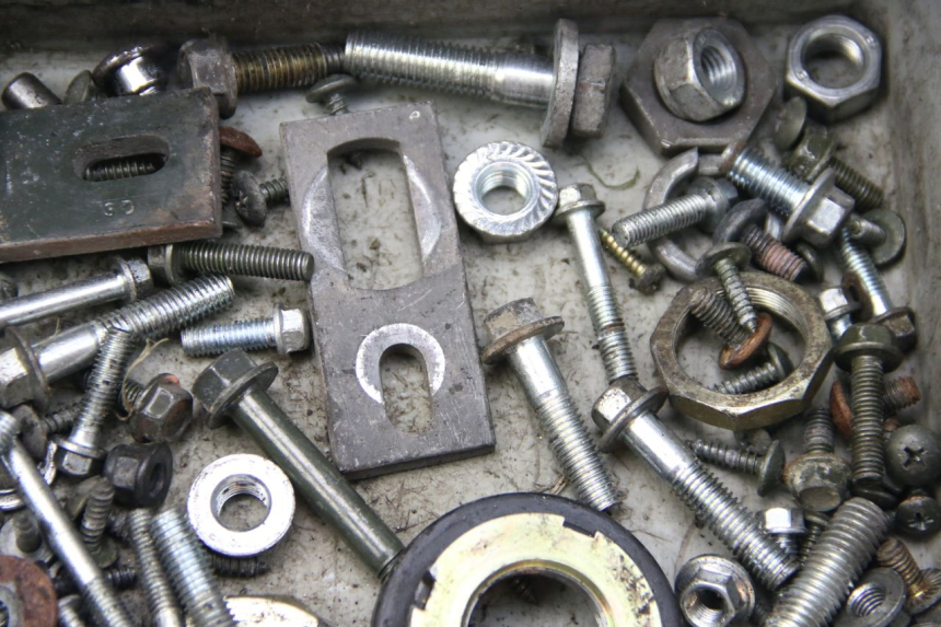 photo de TORBA ZESTAW ŚRUB I WKRĘTÓW ECCITY ARTELEC 670 1 (2013 - 2017) - Zbliżenie techniczne