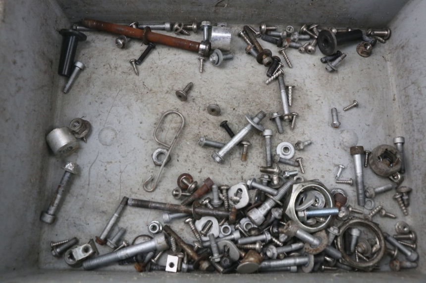 photo de TORBA ZESTAW ŚRUB I WKRĘTÓW APRILIA ATLANTIC 125 (2003 - 2009) - Widok główny