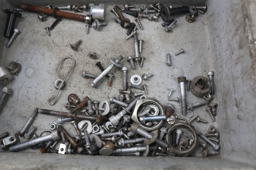 photo de TORBA ZESTAW ŚRUB I WKRĘTÓW APRILIA ATLANTIC 125 (2003 - 2009) - Szczegół części