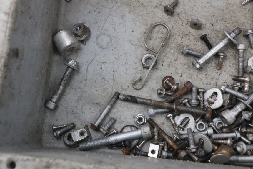 photo de TORBA ZESTAW ŚRUB I WKRĘTÓW APRILIA ATLANTIC 125 (2003 - 2009) - Zoom stanu zużycia