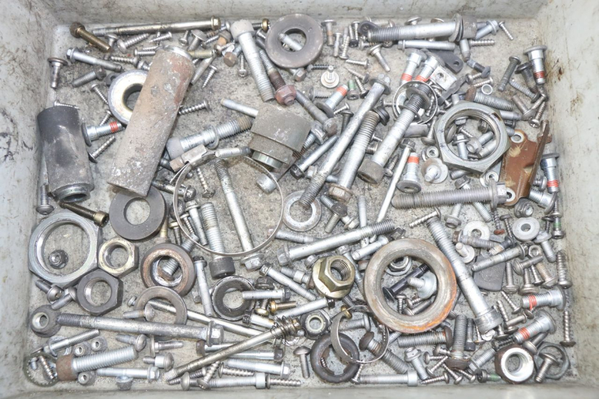 photo de TORBA ZESTAW ŚRUB I WKRĘTÓW APRILIA ATLANTIC 500 (2002 - 2003) - Widok główny