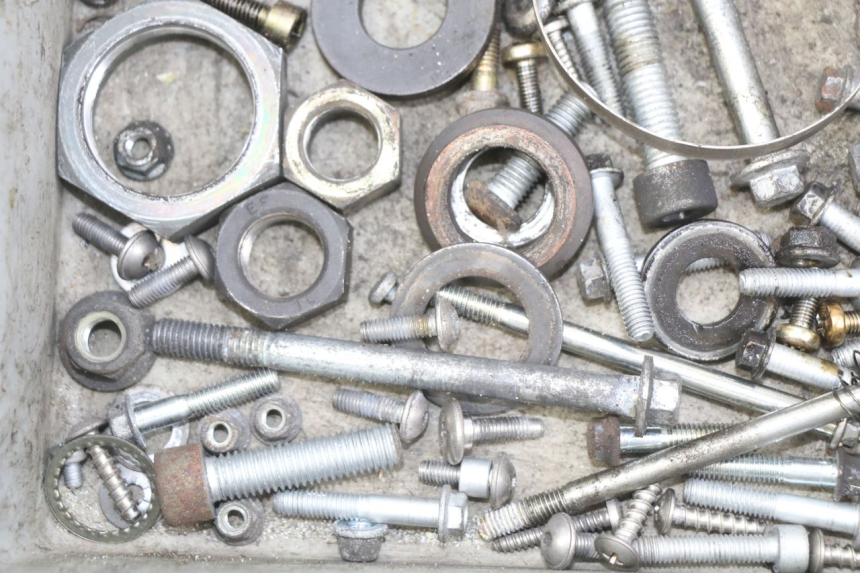 photo de TORBA ZESTAW ŚRUB I WKRĘTÓW APRILIA ATLANTIC 500 (2002 - 2003) - Szczegół części