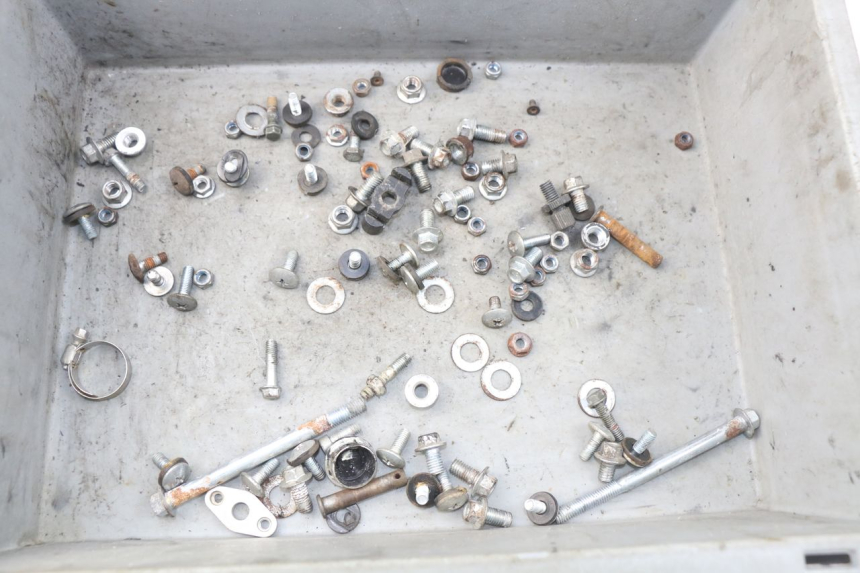 photo de TORBA ZESTAW ŚRUB I WKRĘTÓW CHINESE QUAD ATV ENFANT 125 - Widok główny