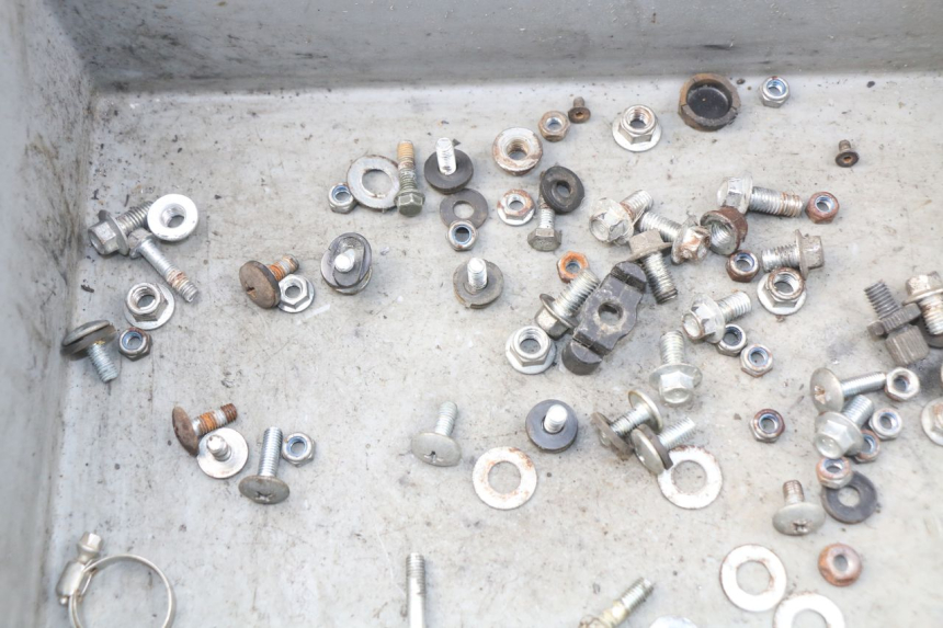 photo de TORBA ZESTAW ŚRUB I WKRĘTÓW CHINESE QUAD ATV ENFANT 125 - Zoom stanu zużycia