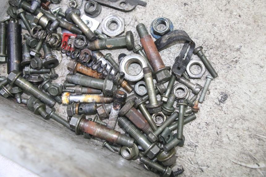 photo de TORBA ZESTAW ŚRUB I WKRĘTÓW TNT MOTOR BOSTON 4T 50 (2018 - 2025) - Zoom stanu zużycia