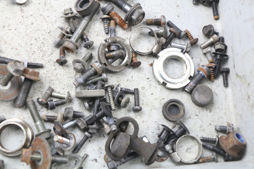 photo de WOREK ŚRUB I WKRĘTÓW SUZUKI BURGMAN 125 (2007 - 2014) - Zoom stanu zużycia