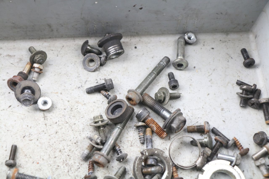 photo de WOREK ŚRUB I WKRĘTÓW SUZUKI BURGMAN 125 (2007 - 2014) - Inny kąt widzenia