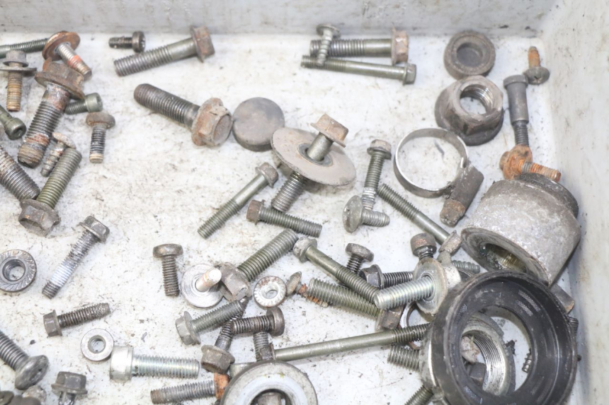 photo de WOREK ŚRUB I WKRĘTÓW SUZUKI BURGMAN 125 (2007 - 2014) - Inny kąt widzenia