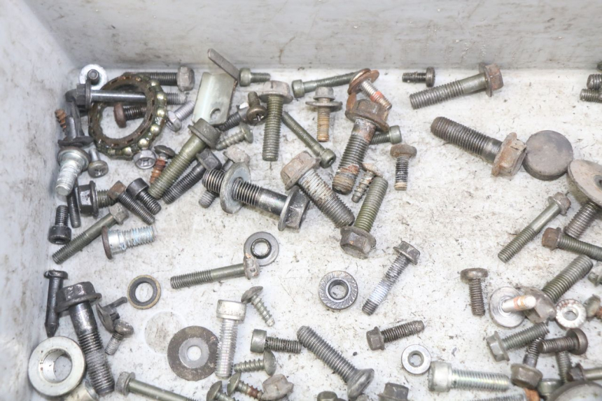 photo de WOREK ŚRUB I WKRĘTÓW SUZUKI BURGMAN 125 (2007 - 2014) - Zbliżenie techniczne