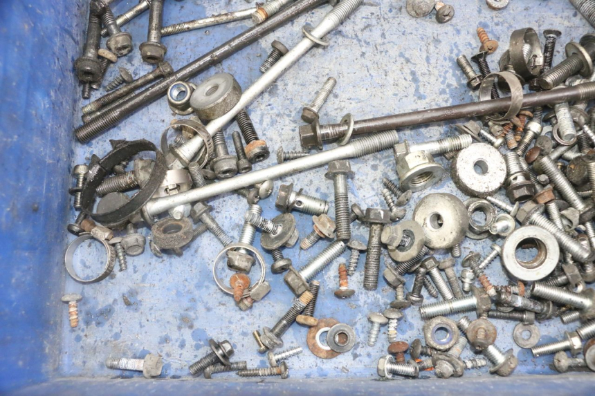 photo de WOREK ŚRUB I WKRĘTÓW SUZUKI BURGMAN 125 (2007 - 2014) - Inny kąt widzenia