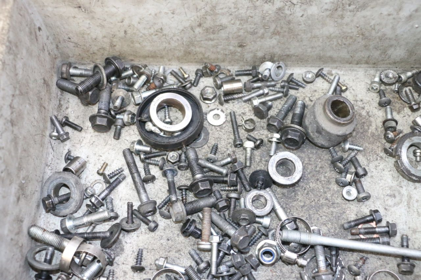 photo de WOREK ŚRUB I WKRĘTÓW SUZUKI BURGMAN 125 (2007 - 2014) - Zoom stanu zużycia