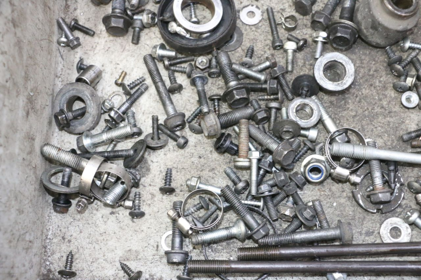 photo de WOREK ŚRUB I WKRĘTÓW SUZUKI BURGMAN 125 (2007 - 2014) - Inny kąt widzenia