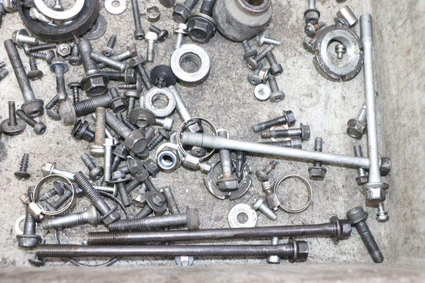 photo de WOREK ŚRUB I WKRĘTÓW SUZUKI BURGMAN 125 (2007 - 2014) - Zbliżenie techniczne