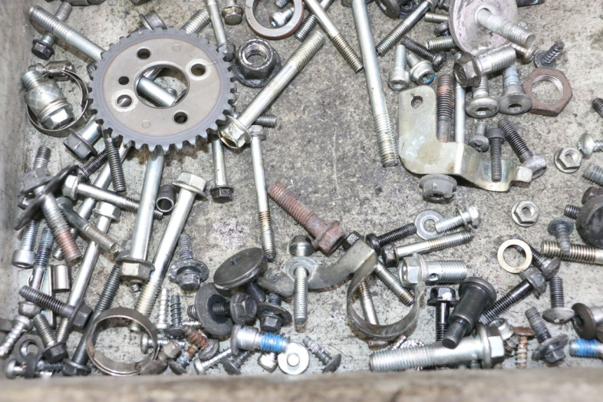 photo de WOREK ŚRUB I WKRĘTÓW SUZUKI BURGMAN 125 (2007 - 2014) - Zoom stanu zużycia