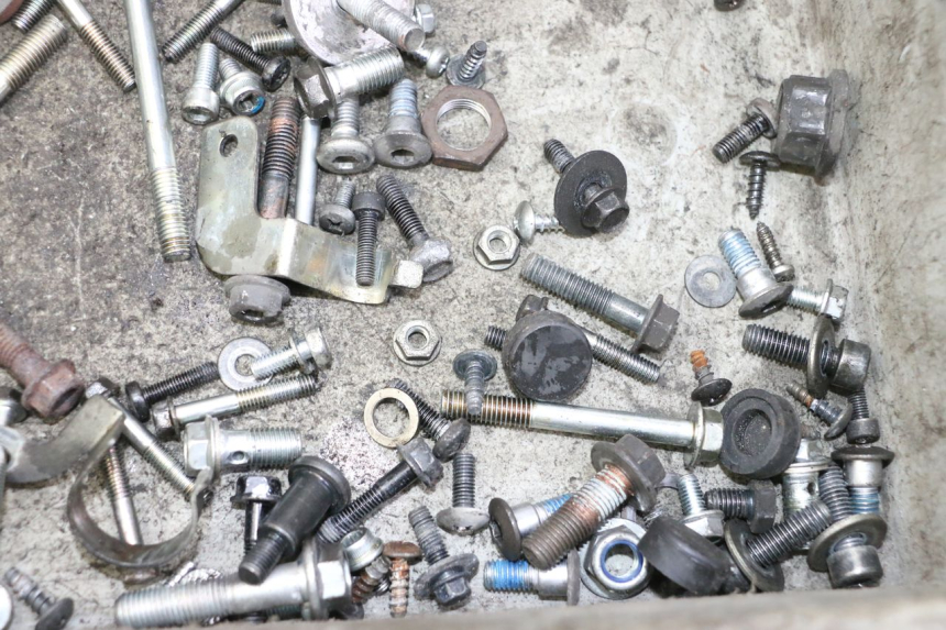 photo de WOREK ŚRUB I WKRĘTÓW SUZUKI BURGMAN 125 (2007 - 2014) - Inny kąt widzenia