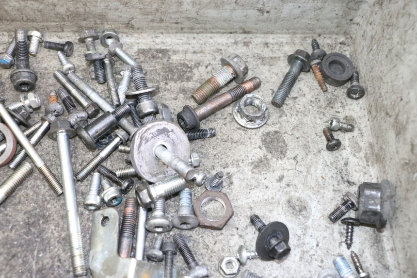 photo de WOREK ŚRUB I WKRĘTÓW SUZUKI BURGMAN 125 (2007 - 2014) - Zbliżenie techniczne