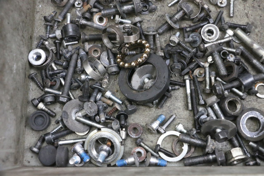 photo de WOREK ŚRUB I WKRĘTÓW SUZUKI BURGMAN 125 (2007 - 2014) - Inny kąt widzenia