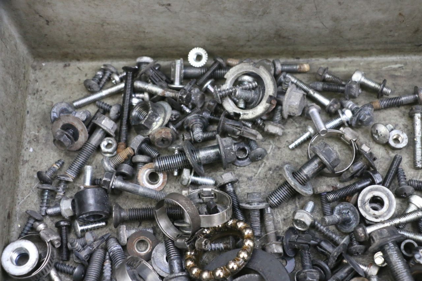 photo de WOREK ŚRUB I WKRĘTÓW SUZUKI BURGMAN 125 (2007 - 2014) - Zbliżenie techniczne