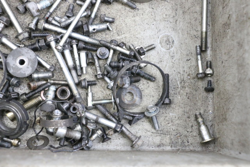 photo de WOREK ŚRUB I WKRĘTÓW SUZUKI BURGMAN EXECUTIVE ABS 650 (2006 - 2012) - Zbliżenie techniczne