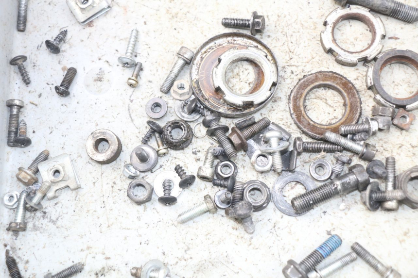 photo de TORBA ZESTAW ŚRUB I WKRĘTÓW YAMAHA BW'S 50 (2004 - 2017) - Inny kąt widzenia