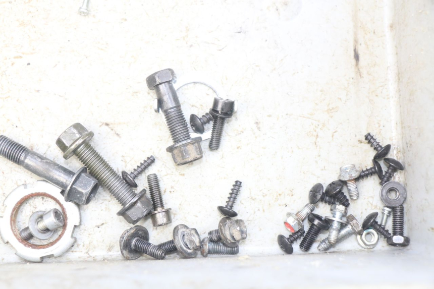 photo de TORBA ZESTAW ŚRUB I WKRĘTÓW YAMAHA BW'S 50 (2004 - 2017) - Szczegół części