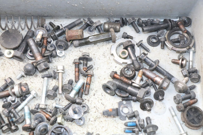 photo de TORBA ZESTAW ŚRUB I WKRĘTÓW YAMAHA BW'S BWS 125 (2010 - 2013) - Zoom stanu zużycia