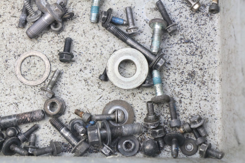 photo de TORBA ZESTAW ŚRUB I WKRĘTÓW YAMAHA BW'S BWS 125 (2010 - 2013) - Zoom stanu zużycia