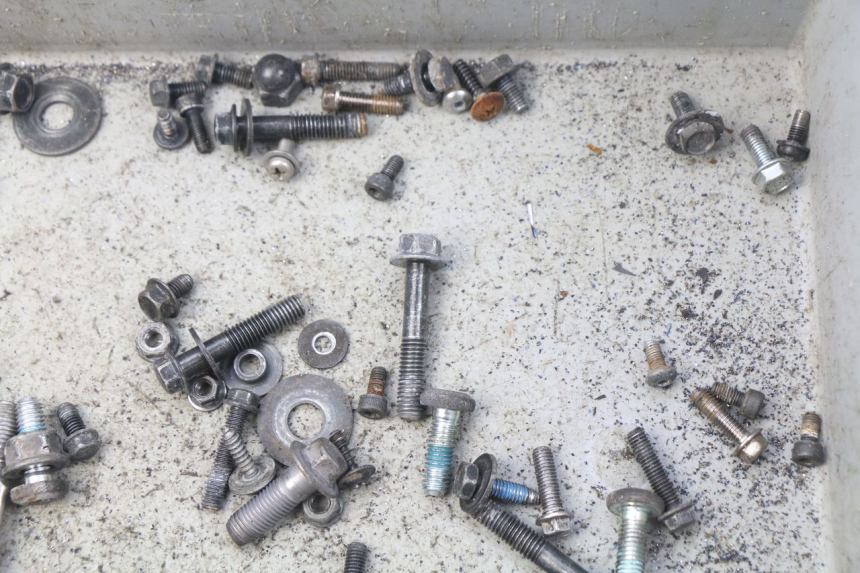 photo de TORBA ZESTAW ŚRUB I WKRĘTÓW YAMAHA BW'S BWS 125 (2010 - 2013) - Inny kąt widzenia