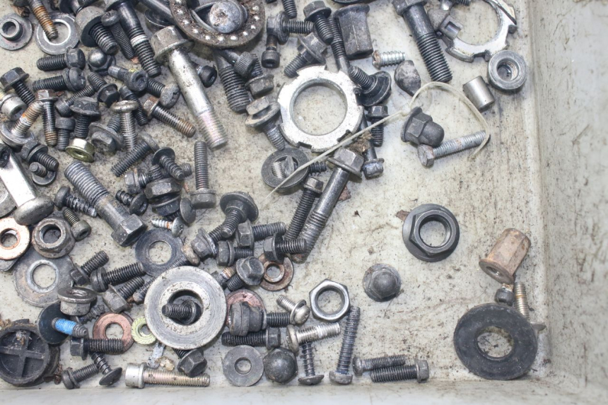 photo de TORBA ZESTAW ŚRUB I WKRĘTÓW YAMAHA BW'S BWS 125 (2010 - 2013) - Zoom stanu zużycia