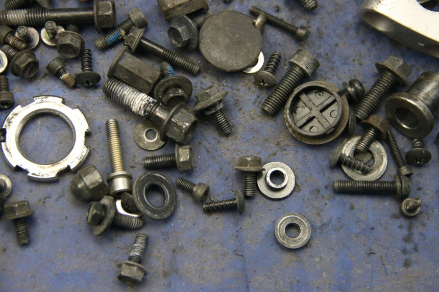 photo de TORBA ZESTAW ŚRUB I WKRĘTÓW YAMAHA BW'S BWS 125 (2010 - 2013) - Zoom stanu zużycia