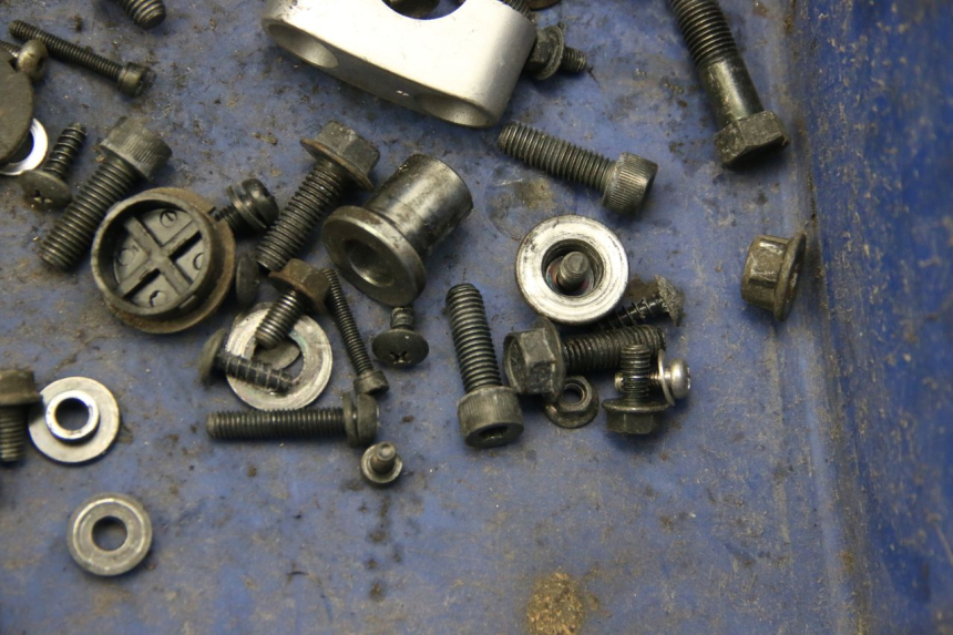 photo de TORBA ZESTAW ŚRUB I WKRĘTÓW YAMAHA BW'S BWS 125 (2010 - 2013) - Inny kąt widzenia