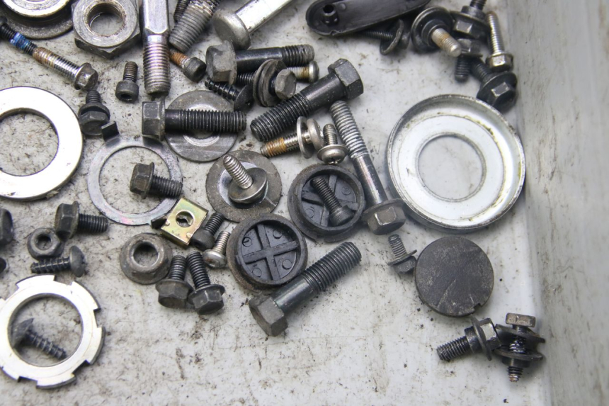 photo de TORBA ZESTAW ŚRUB I WKRĘTÓW YAMAHA BW'S BWS 125 (2010 - 2013) - Inny kąt widzenia