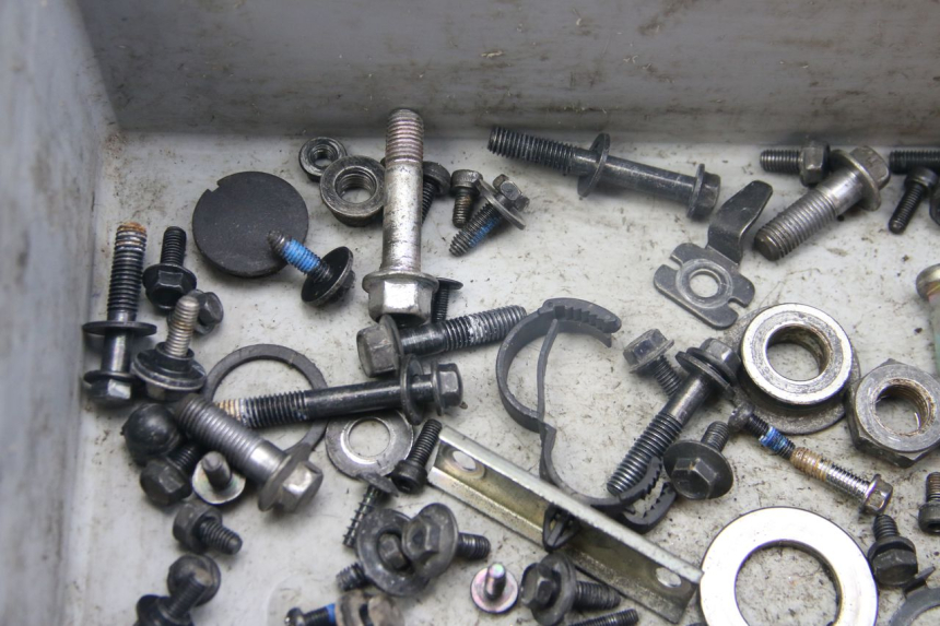 photo de TORBA ZESTAW ŚRUB I WKRĘTÓW YAMAHA BW'S BWS 125 (2010 - 2013) - Punkty mocowania