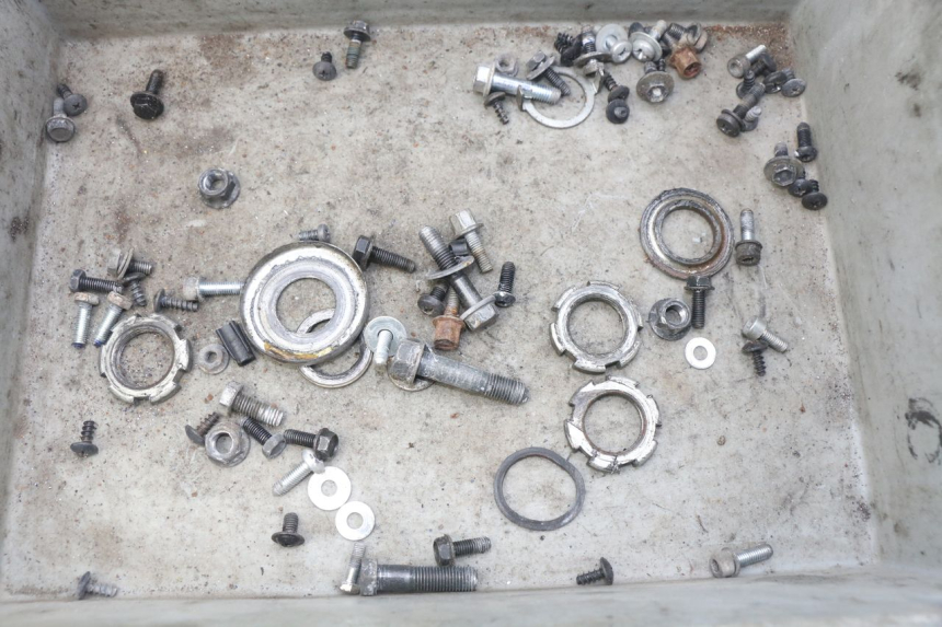 photo de TORBA ZESTAW ŚRUB I WKRĘTÓW YAMAHA BW'S EASY 50 (2013 - 2016) - Widok główny